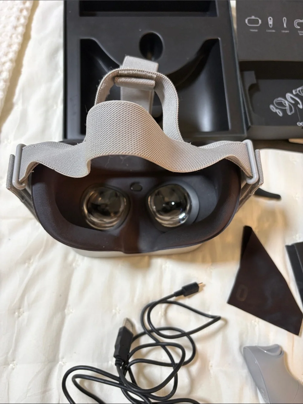 Oculus Go 64GB Standalone VR Headset in Light Gray